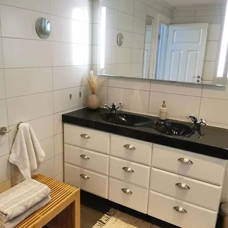 Cozy City House, Free Parking, Central, Terrace, Playground Nyaraló