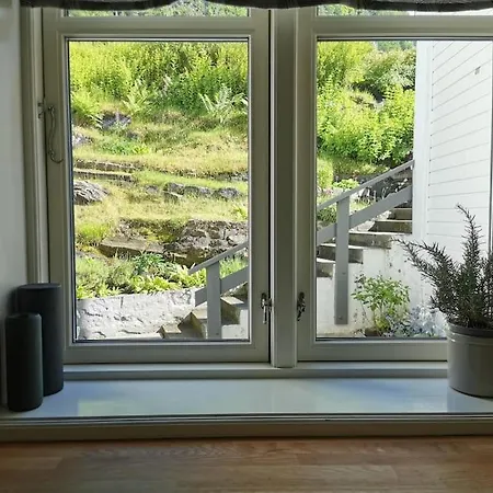 Feriehus Cozy City House, Free Parking, Central, Terrace, Playground *