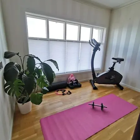 Cozy City House, Free Parking, Central, Terrace, Playground Feriehus *