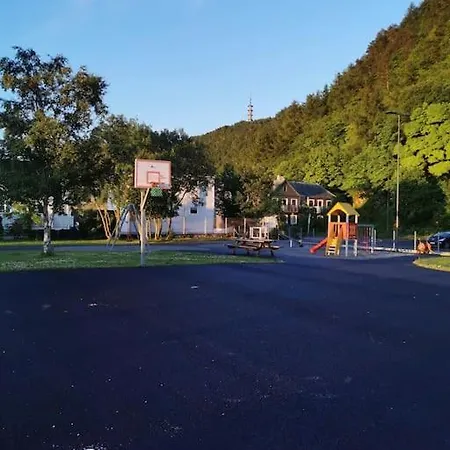 Cozy City House, Free Parking, Central, Terrace, Playground Feriehus
