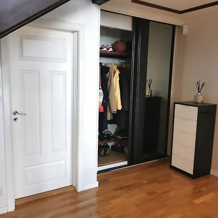 Cozy City House, Free Parking, Central, Terrace, Playground Feriehus *