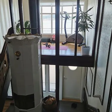 Feriehus Cozy City House, Free Parking, Central, Terrace, Playground