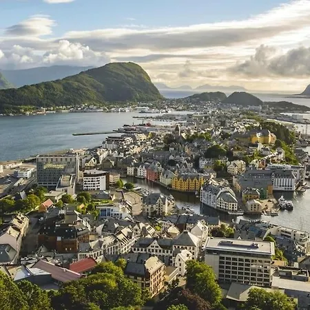 Cozy City House, Free Parking, Central, Terrace, Playground Ålesund